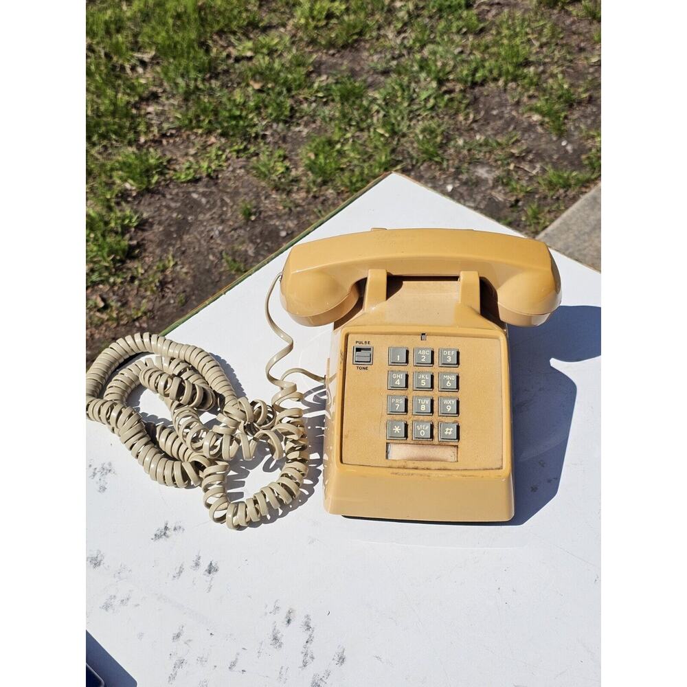 Vintage Radio Shack Model 43-365 Pulse/Tone Desk Phone